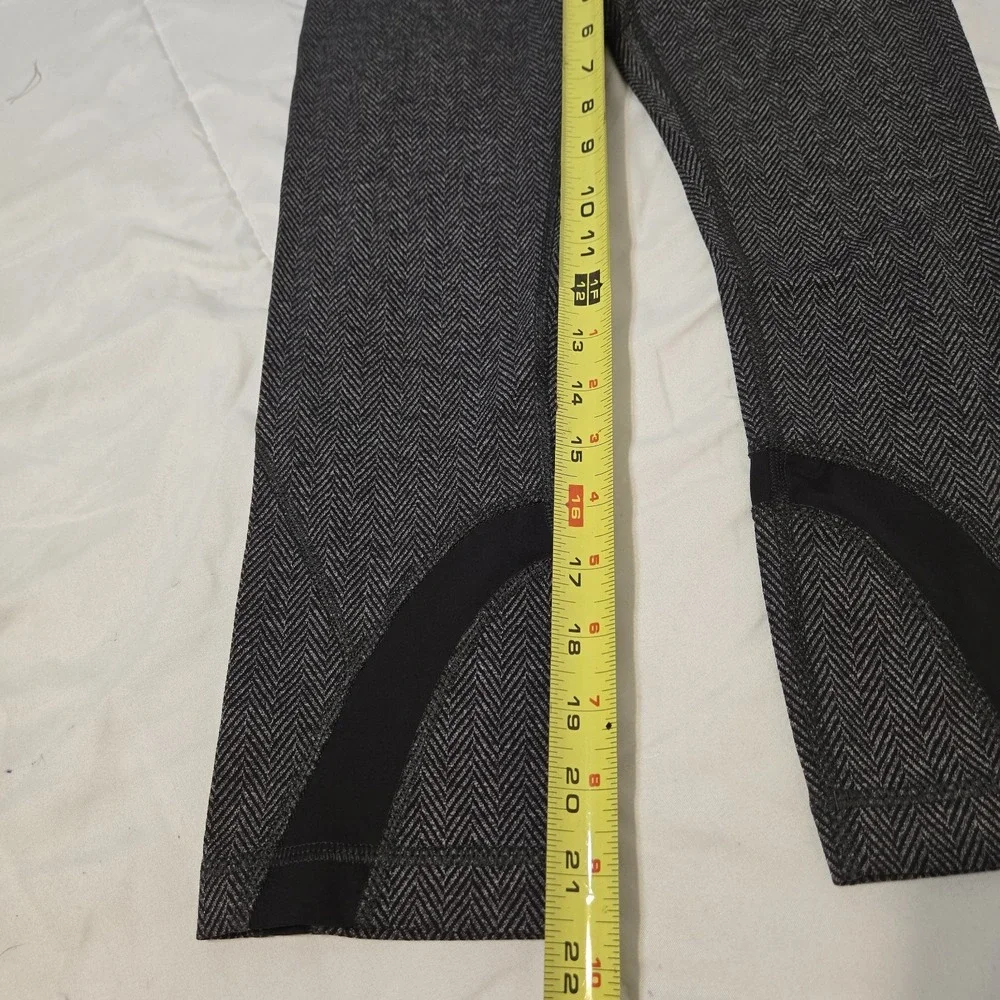 Lululemon Run: Inspire Crop II Luxtreme Crop Leggings Herringbone Pattern Size 4